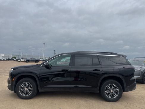 Used 2025 Chevrolet Traverse LT image 10