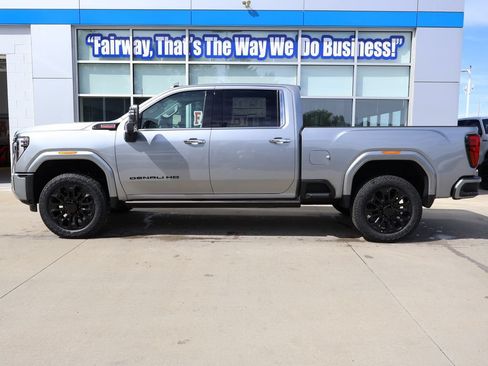 New 2026 GMC Sierra 2500 Denali w/ Denali Reserve Package AWD/4WD image 7