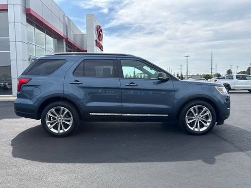 Used 2019 Ford Explorer XLT w/ Equipment Group 202A FWD image 8
