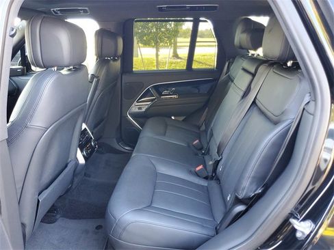 Used 2023 Land Rover Range Rover SE image 10