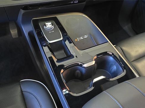 Used 2025 Buick Enclave Avenir w/ Super Cruise Package image 28