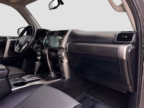 Used 2018 Toyota 4Runner SR5 Premium AWD/4WD image 30