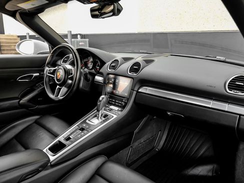 Used 2020 Porsche 718 Boxster S image 16