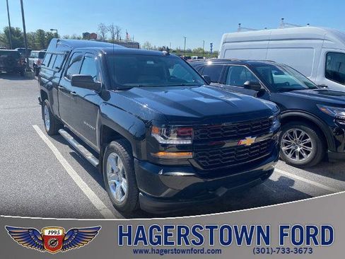 Used 2018 Chevrolet Silverado 1500 Custom w/ Custom Value Package image 1