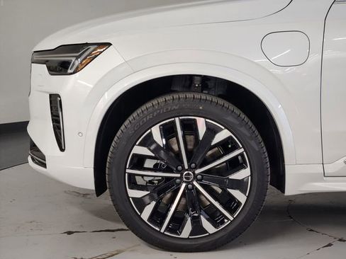 New 2026 Volvo XC90 T8 Ultra w/ Protection Package Premier AWD/4WD image 11
