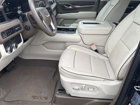 Used 2022 GMC Yukon XL Denali image 10