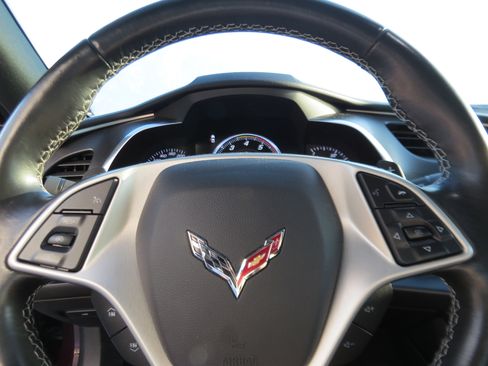 Used 2017 Chevrolet Corvette Stingray Coupe w/ LPO, Stingray Logo Package RWD image 18