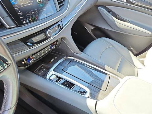 Used 2024 Buick Enclave Premium image 20