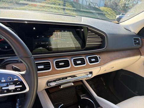 Used 2021 Mercedes-Benz GLE 350 w/ AMG Line Exterior image 29