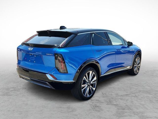 Certified 2025 Cadillac Optiq Luxury 2 AWD/4WD image 4