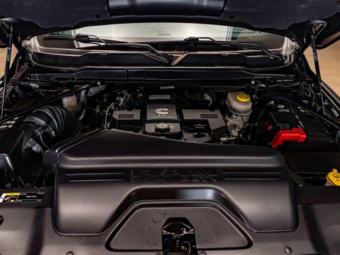 Used 2024 RAM 2500 Limited image 31