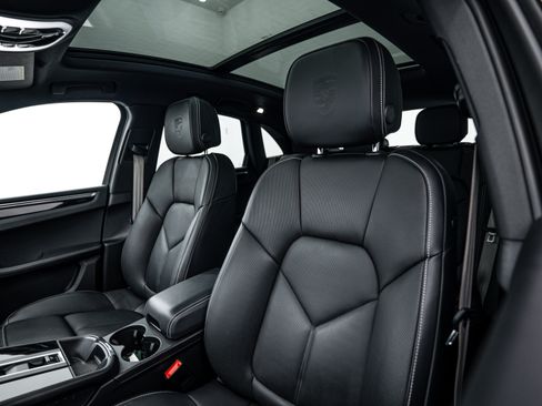 Certified 2023 Porsche Macan Turbo image 21