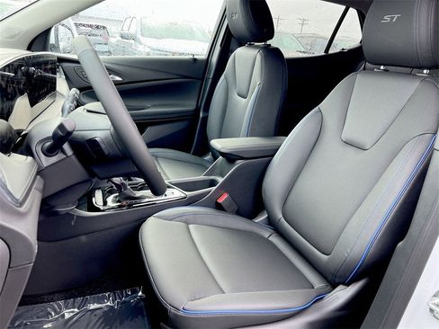 New 2026 Buick Encore GX Sport Touring image 17
