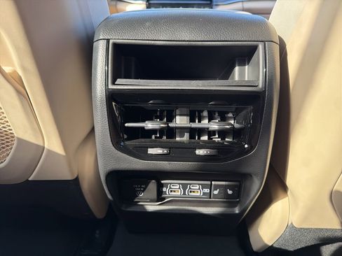 Used 2023 Jeep Grand Cherokee Limited w/ Black Appearance Package image 19