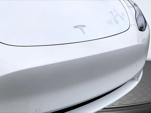 Used 2022 Tesla Model Y Long Range AWD/4WD image 27