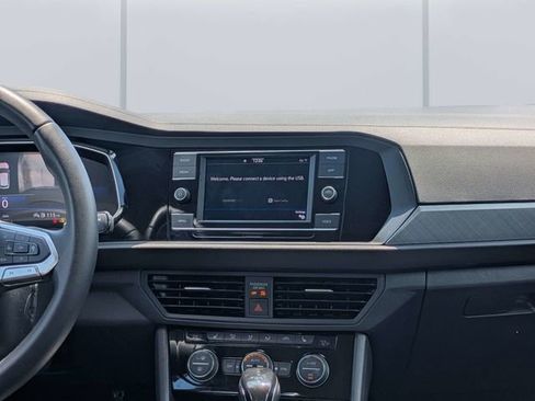 Used 2024 Volkswagen Jetta SE FWD image 16