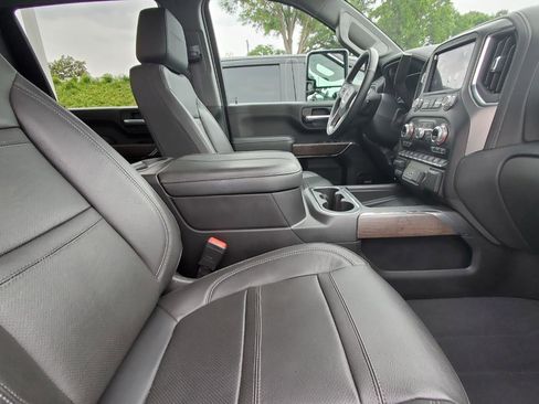 Used 2023 GMC Sierra 3500 Denali w/ Denali Black Diamond Edition AWD/4WD image 4