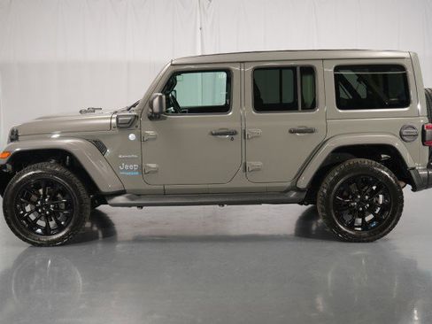Used 2022 Jeep Wrangler Unlimited Sahara w/ Cold Weather Group AWD/4WD image 2