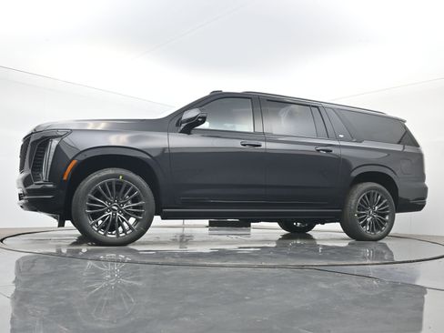 New 2026 Cadillac Escalade ESV Platinum Sport w/ LPO, Floor Liner Package AWD/4WD image 16