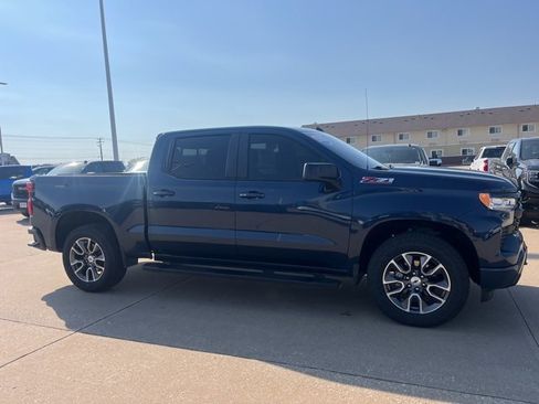 Used 2022 Chevrolet Silverado 1500 RST image 2