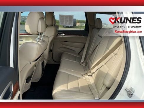 Used 2011 Jeep Grand Cherokee Limited w/ Luxury Group II AWD/4WD image 14
