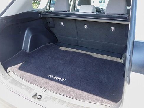 Used 2022 Toyota RAV4 XLE image 33