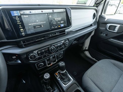 Used 2024 Jeep Wrangler Sahara image 10