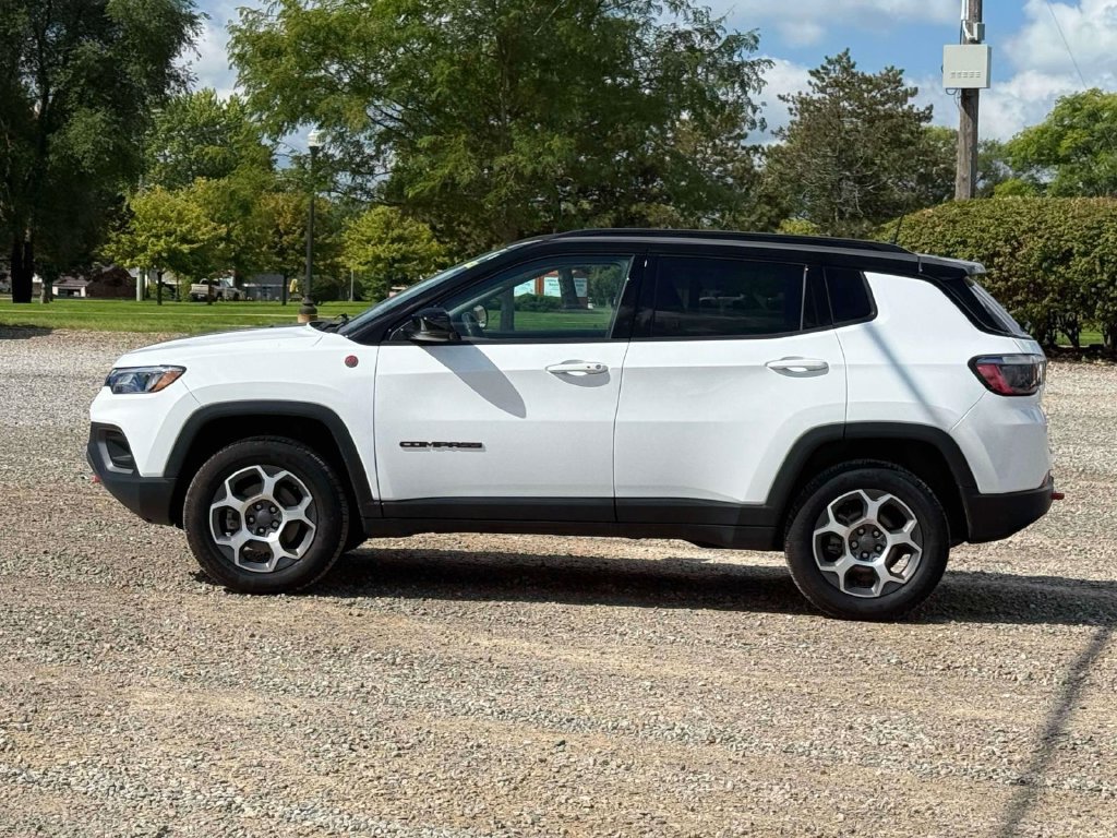 Used 2022 Jeep Compass Trailhawk w/ Trailhawk Convenience Group AWD/4WD image 9