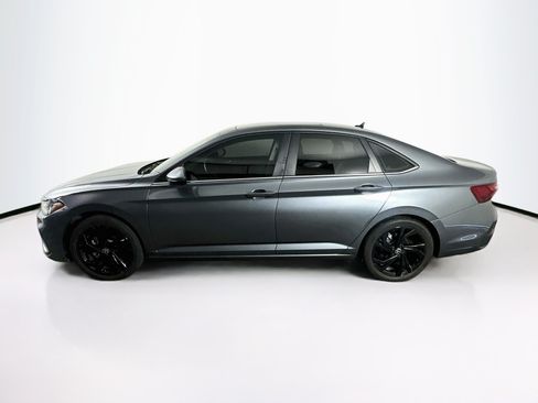 Used 2025 Volkswagen Jetta SE FWD image 4
