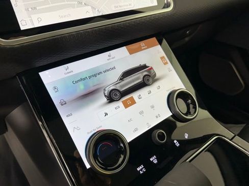 Used 2022 Land Rover Range Rover Velar R-Dynamic S image 18