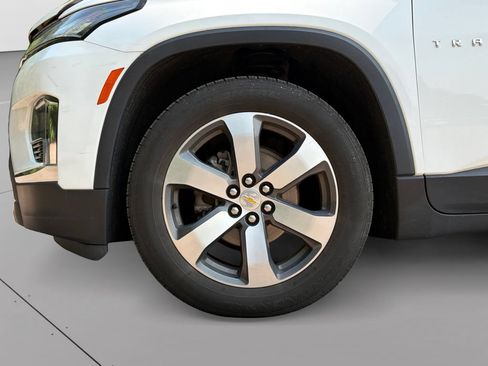 Used 2023 Chevrolet Traverse LT w/ LT Premium Package AWD/4WD image 11