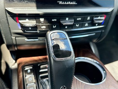 Used 2021 Maserati Quattroporte S image 17