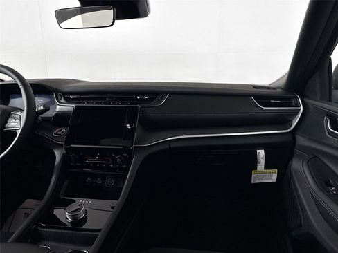 New 2025 Jeep Grand Cherokee Laredo X w/ Luxury Tech Group I image 26