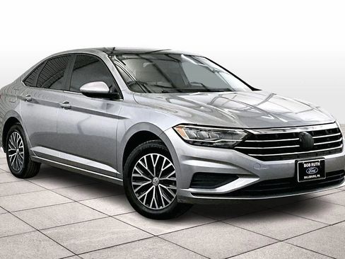 Used 2020 Volkswagen Jetta SE w/ SE Cold Weather Package image 2