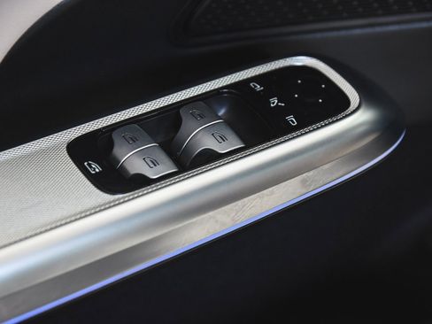 Used 2025 Mercedes-Benz E 350 4MATIC Sedan image 9