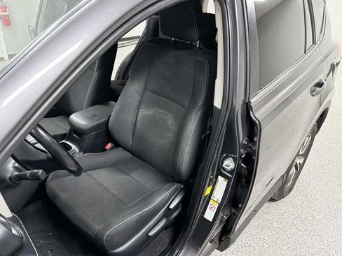 Used 2018 Toyota RAV4 XLE w/ Preferred Accessory Package FWD image 12