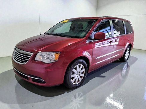 Used 2016 Chrysler Town & Country Touring image 16