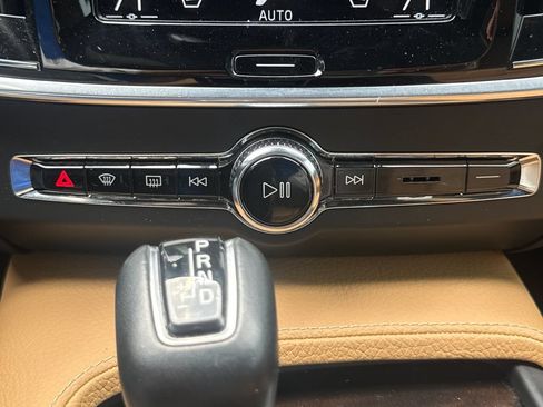 Used 2018 Volvo S90 T5 Momentum w/ Convenience Package FWD image 24