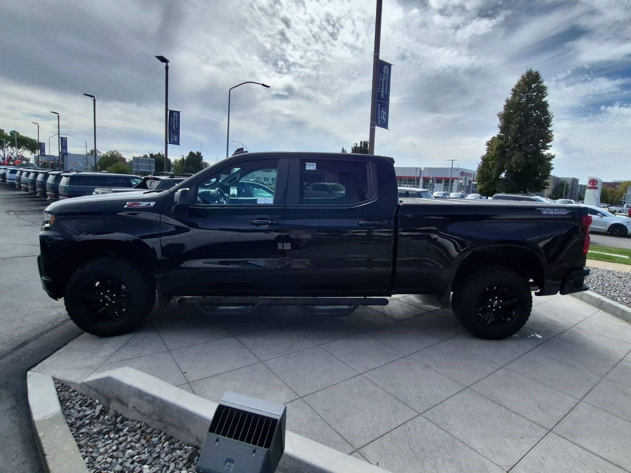 Used 2021 Chevrolet Silverado 1500 LT Trail Boss w/ Convenience Package II AWD/4WD image 9