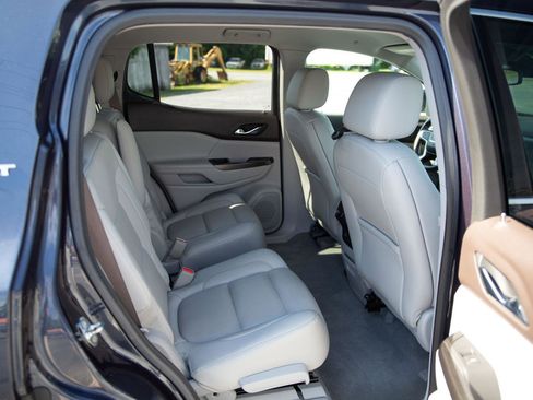 Used 2018 GMC Acadia SLT AWD/4WD image 25