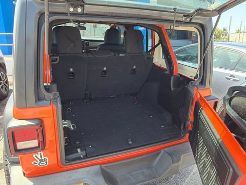 Used 2018 Jeep Wrangler Unlimited Sport AWD/4WD image 14