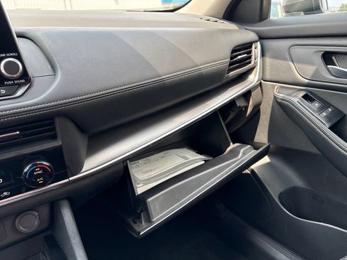 Used 2025 Nissan Rogue SV FWD image 42
