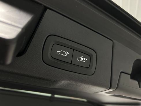 Used 2019 Volvo XC60 T5 Inscription w/ Protection Package AWD/4WD image 36