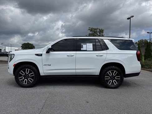 Used 2023 GMC Yukon AT4 w/ AT4 Premium Package AWD/4WD image 7