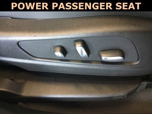 Used 2025 Cadillac XT6 Premium Luxury image 34