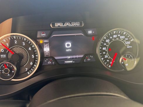 Used 2025 RAM 1500 Big Horn AWD/4WD image 4