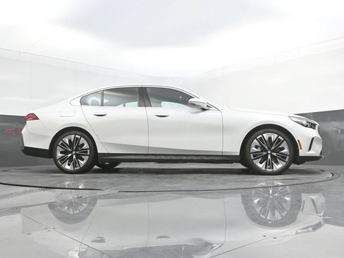 New 2027 BMW 530i RWD image 47