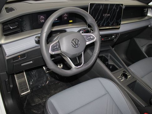 New 2026 Volkswagen Tiguan SE R-Line FWD image 4