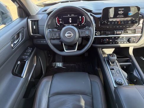 Used 2024 Nissan Pathfinder Platinum w/ Lighting Package (N93) image 10