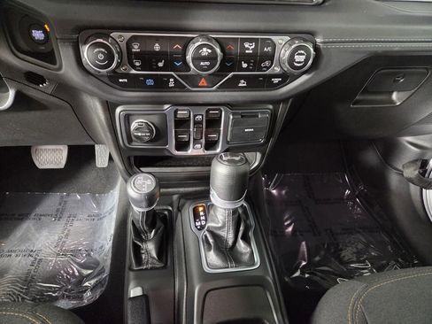 Certified 2025 Jeep Wrangler Sahara image 23